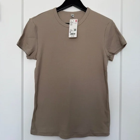 NWT Uniqlo Soft Ribbed Short Sleeve Crew Neck T-Shirt Beige M - Picture 2 of 5